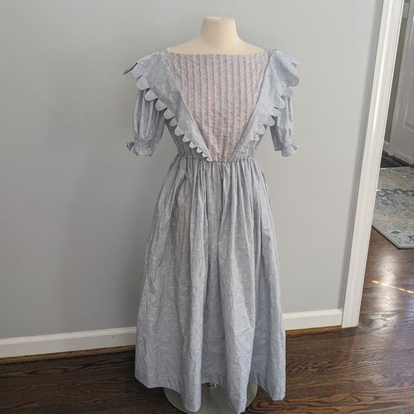 dondolo Dresses & Skirts - Dondolo Women's Puff Smocked Embroidered Dress Medium Cottagecore